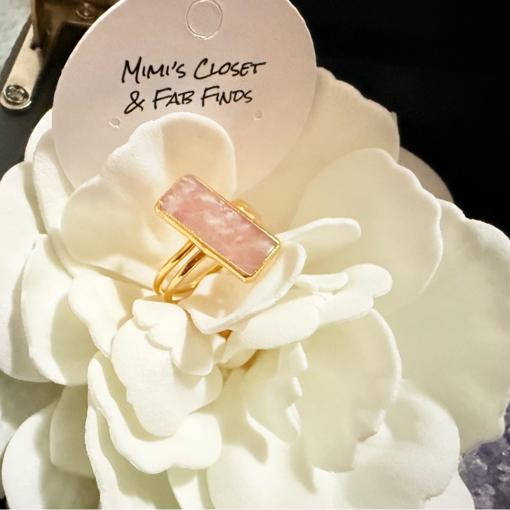 Handmade Gold-Tone Ring with Rectangular rose quartz Inlay - Picture 4 of 11